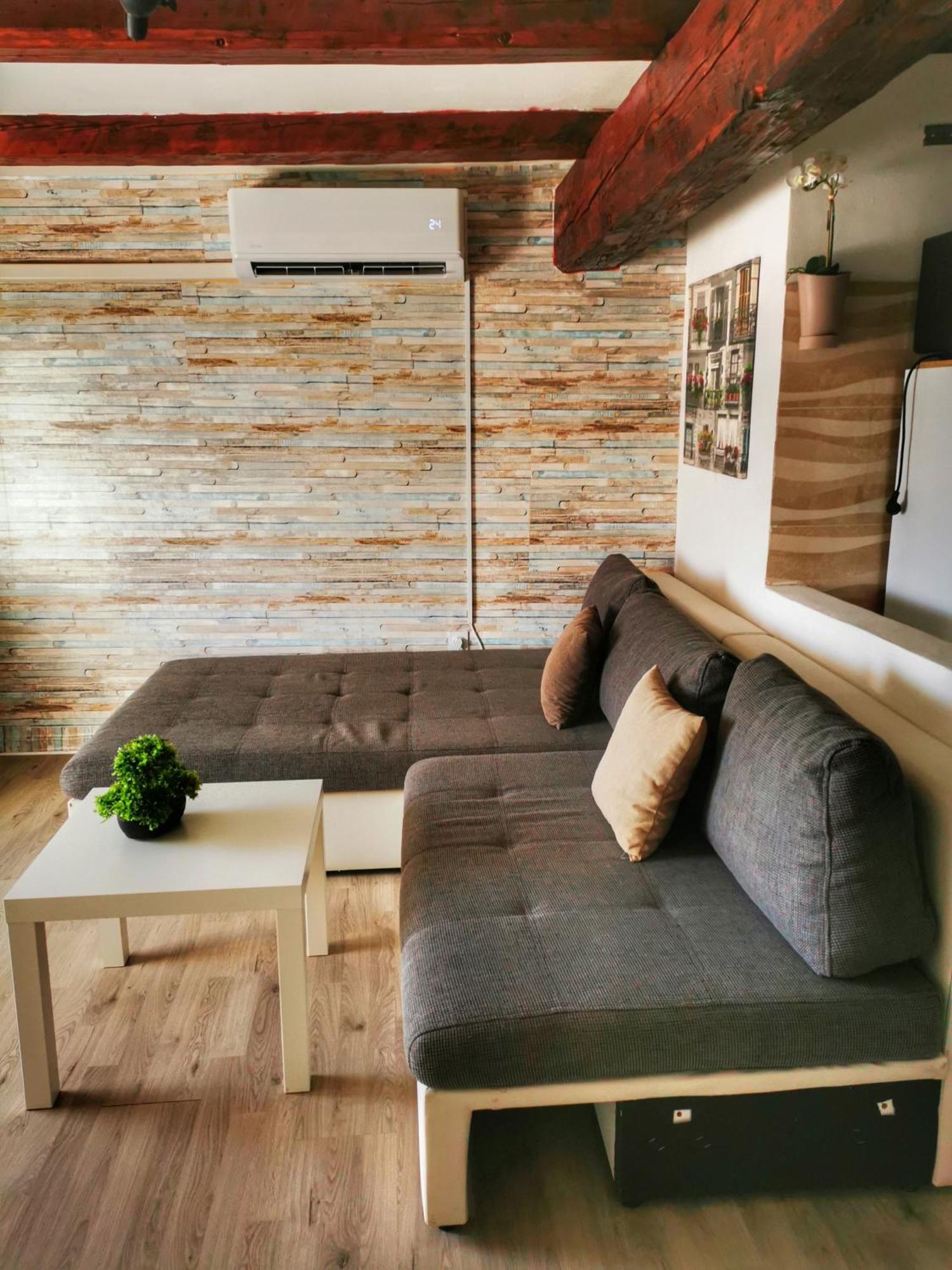 Attica Apartment Pula Extérieur photo